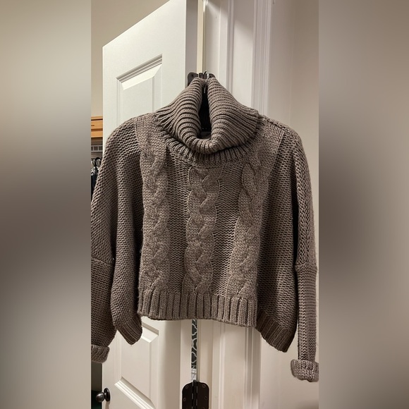 BBdakota turtleneck - Picture 1 of 2